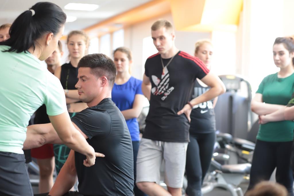 Практика  Персональных тренеров в тренажерном зале